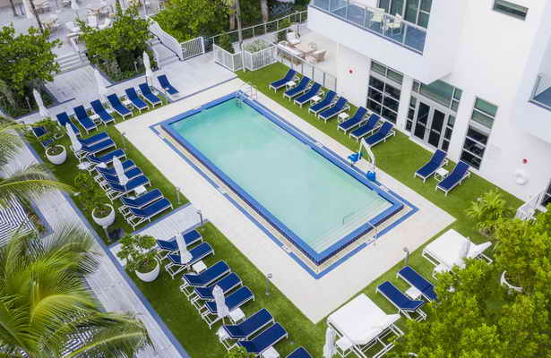 Synthetic Turf For Swimming Pool Sides - Delray Beach