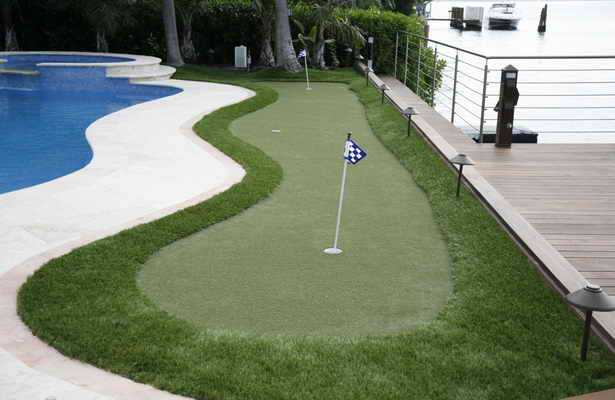 Putting Greens With Synthetic Turf