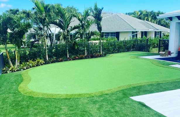 Synthetic turf for putting greens in Florida